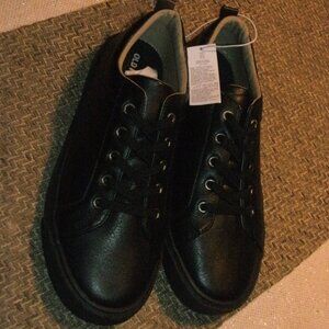 NWT Old Navy Faux Leather Solid Black Fashion Sneaker School Uniform Shoes sz 6